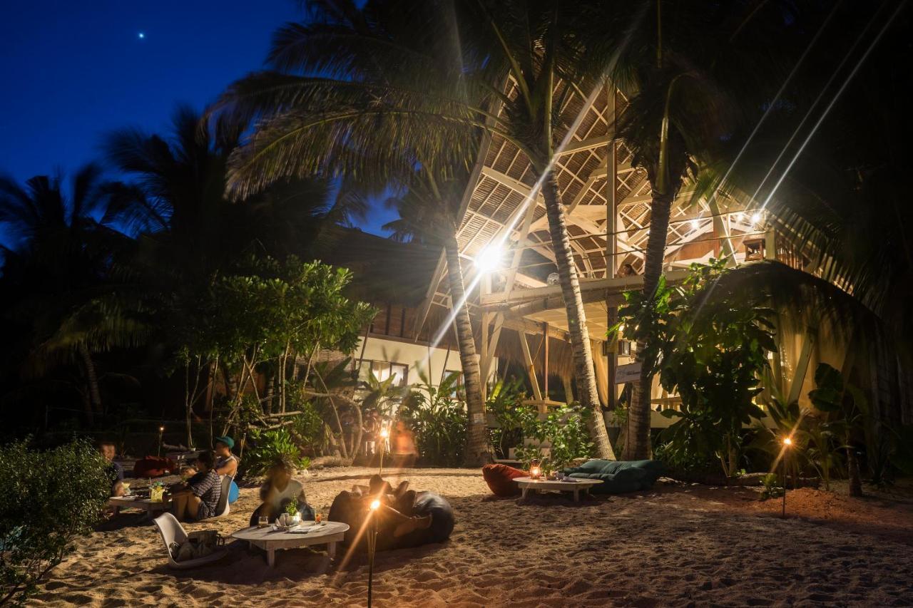 White Banana Beach Club General Luna  Exterior foto